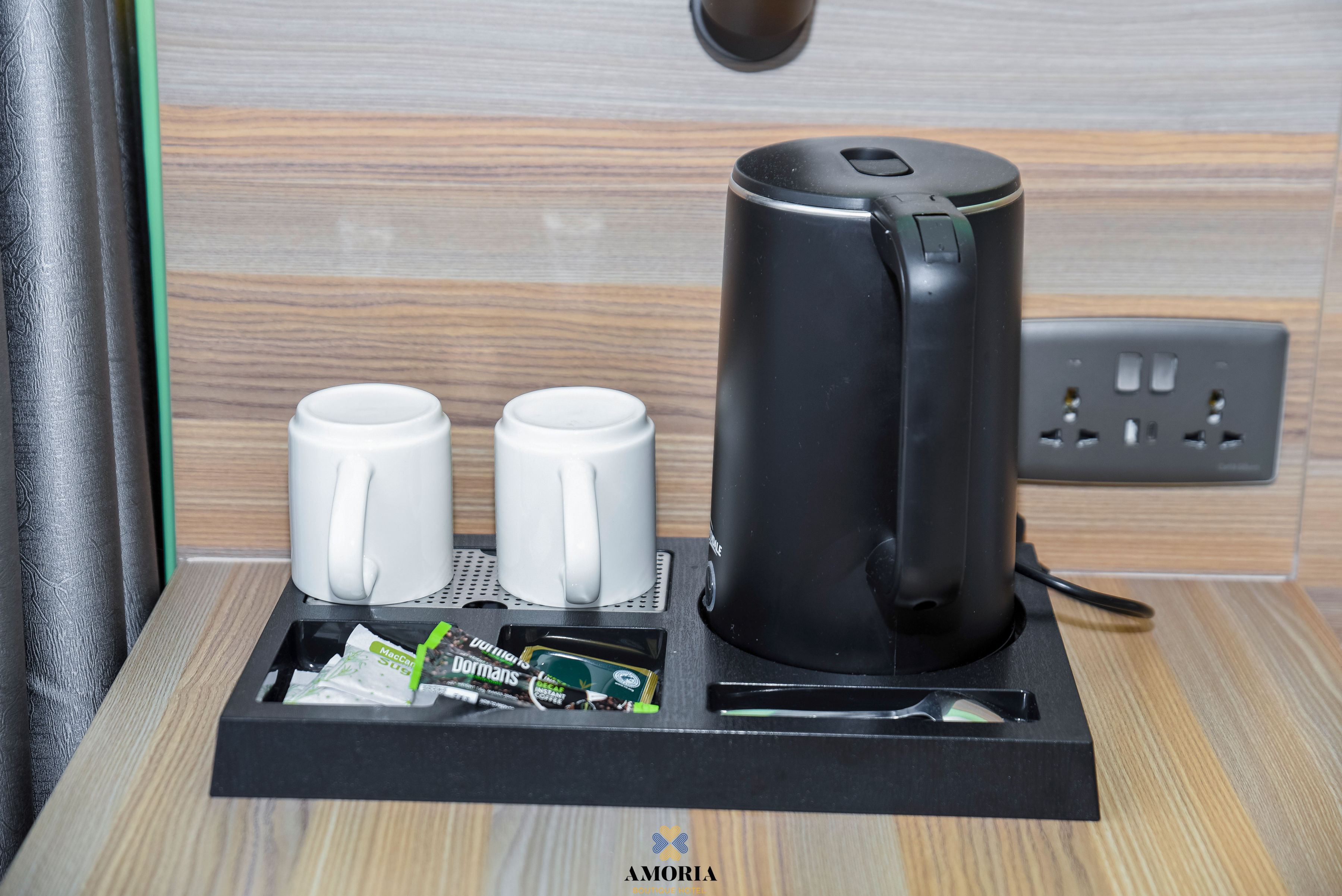 In-room kettle with cups and a tea tray